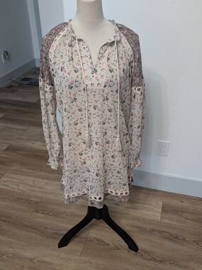 Floral Eyelet-Trim Mini Dress in Cream and Taupe